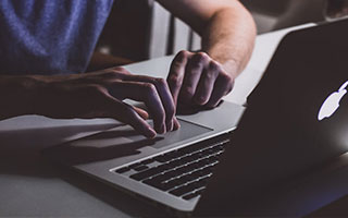 开云体育平台APP-黄蜂轻取菲律宾男篮，拉塞尔三分雨点燃全场：一场篮球盛宴的精彩瞬间