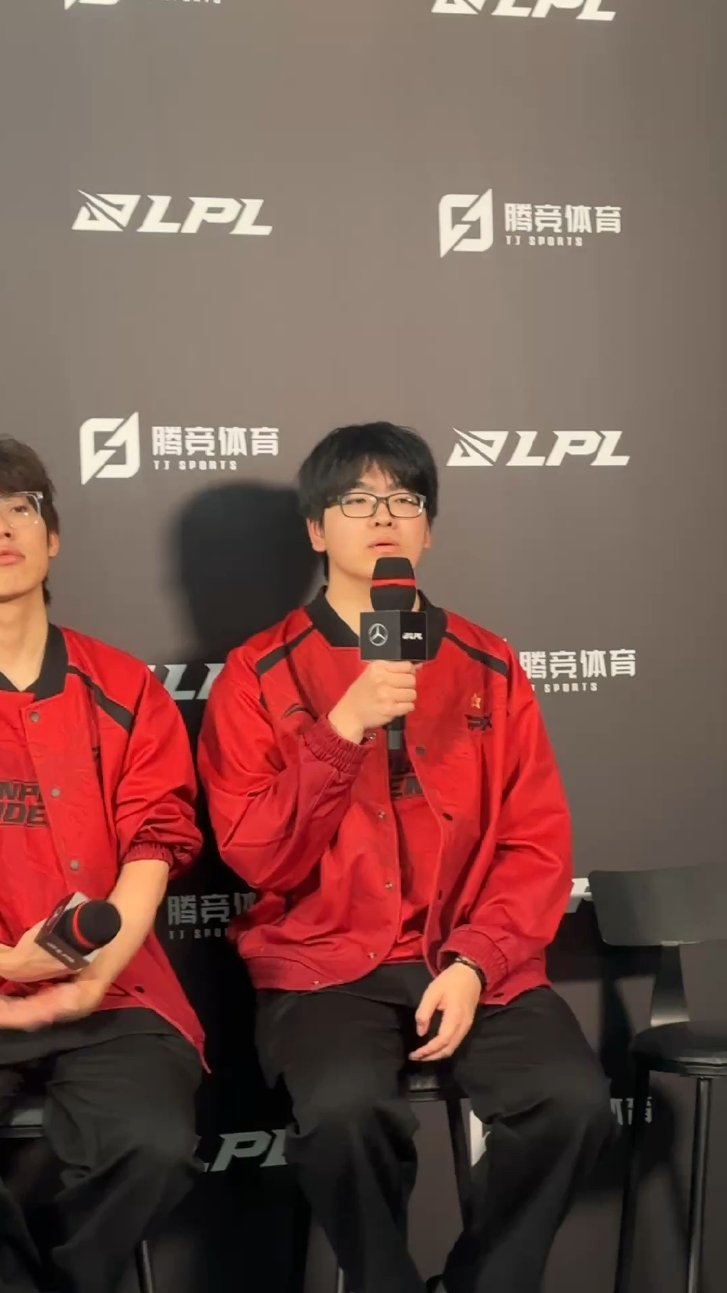 EG力克FPX,Canyon拿下关键大龙宿命之战小组赛,点燃全场激情 EG力克FPX,Canyon拿下关键大龙宿命之战小组赛,点燃全场激情