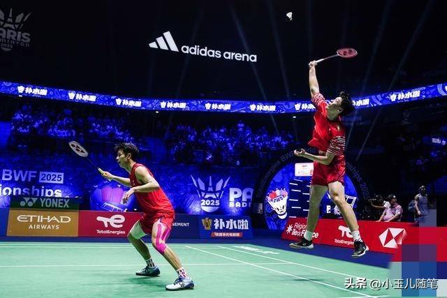 开云体育平台APP-CLG轻取BRO，Canyon团战一打五鏖战多局小组赛，让粉丝疯狂欢呼